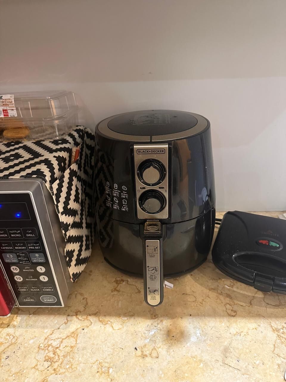 Riyadh, Electronics, SAR 150,  Air Fryer - Blak & Decker
