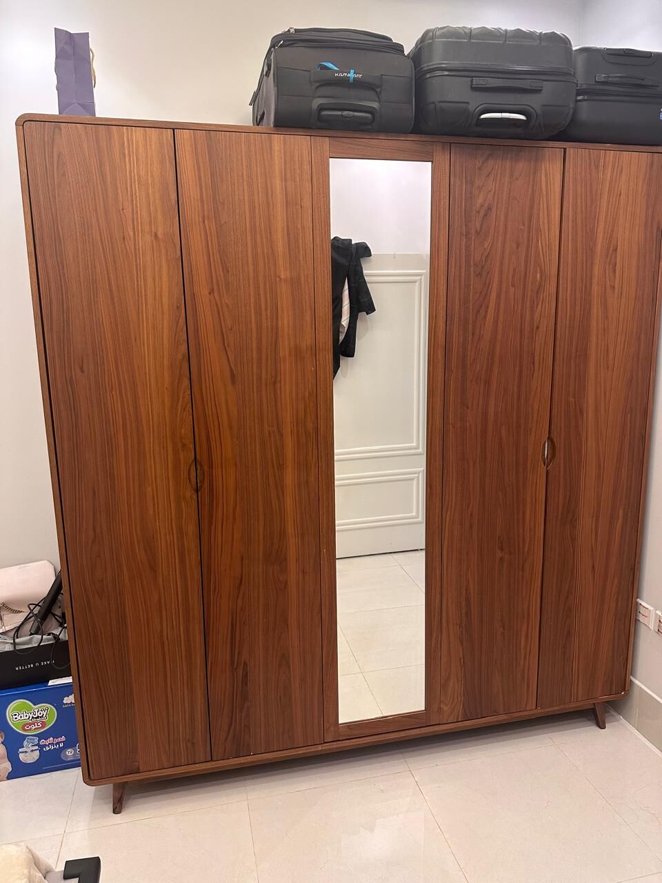 Riyadh, Furniture, SAR 500,  5 Door Wardrobe - Home Center