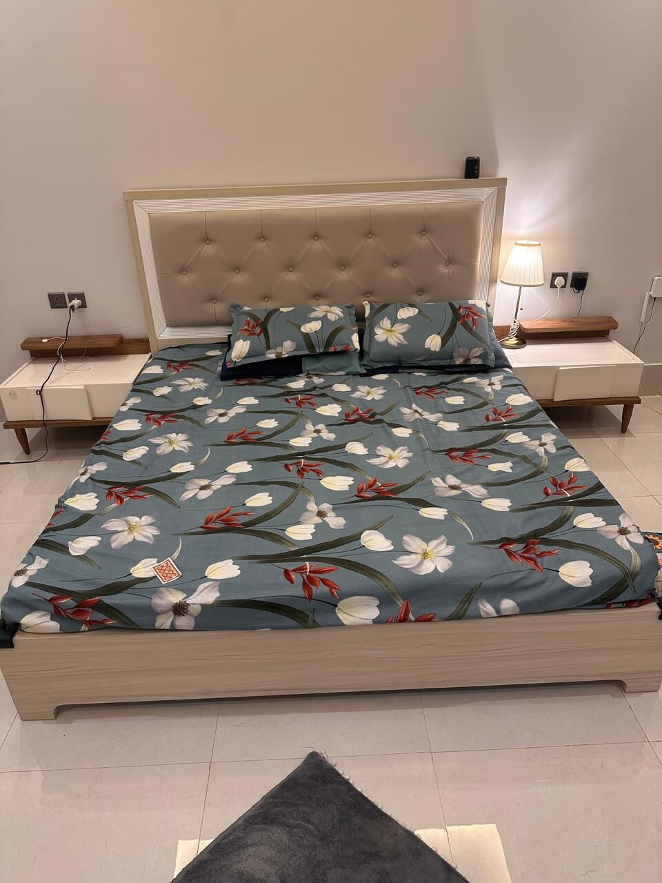 Riyadh, Furniture, SAR 750,  180x200 Bed,Mattress & Side Table - Home Center