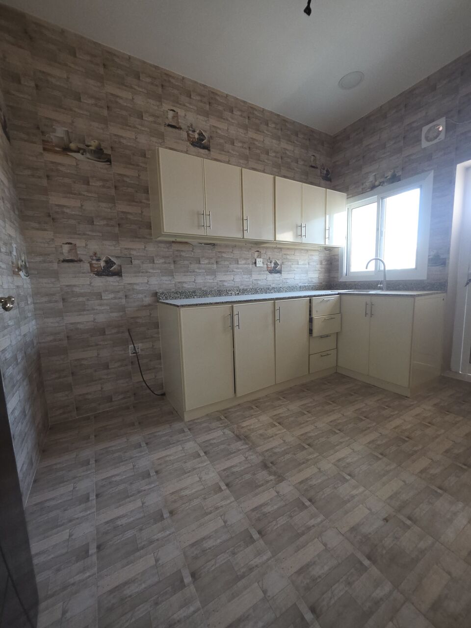 Manama, Apartments, Flats, Houses & Villas, BHD 180/month,  2 BR,  #2BATHROOM Hall Kitchen Without Electricity Balcony Car Parking