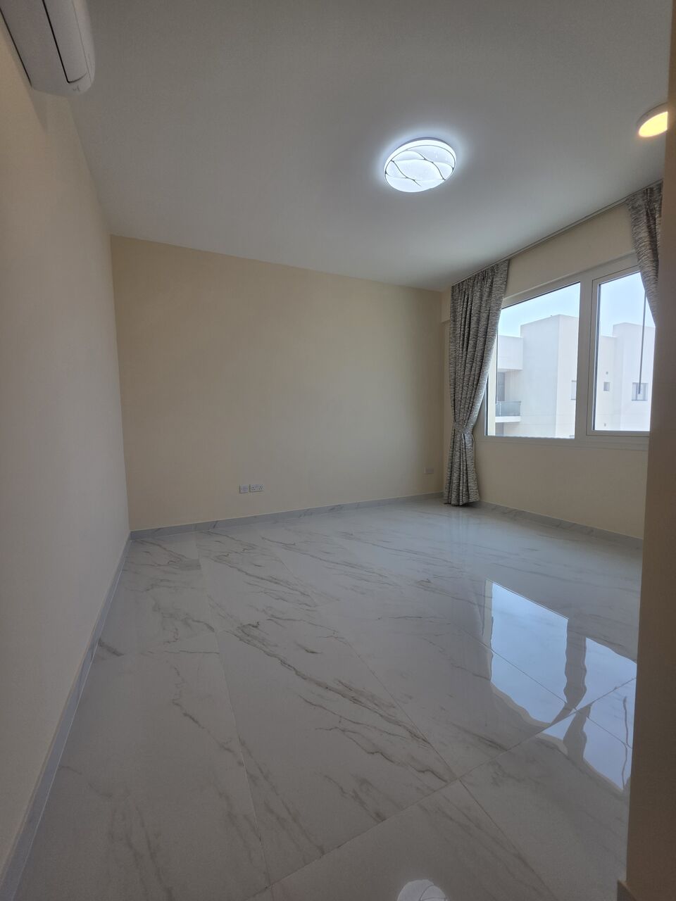 Manama, Apartments, Flats, Houses & Villas, BHD 300/month,  2 BR,  £2BATHROOM Hall Kitchen  Electricity Bill Payment Brand New Building Car Parking