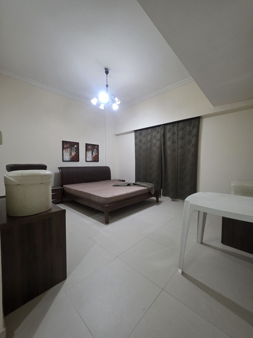 Juffair, Apartments, Flats, Houses & Villas, BHD 350/month,  2 BR,  &2BATHROOM Hall Kitchen With Electricity Fully Furnished Car Parking