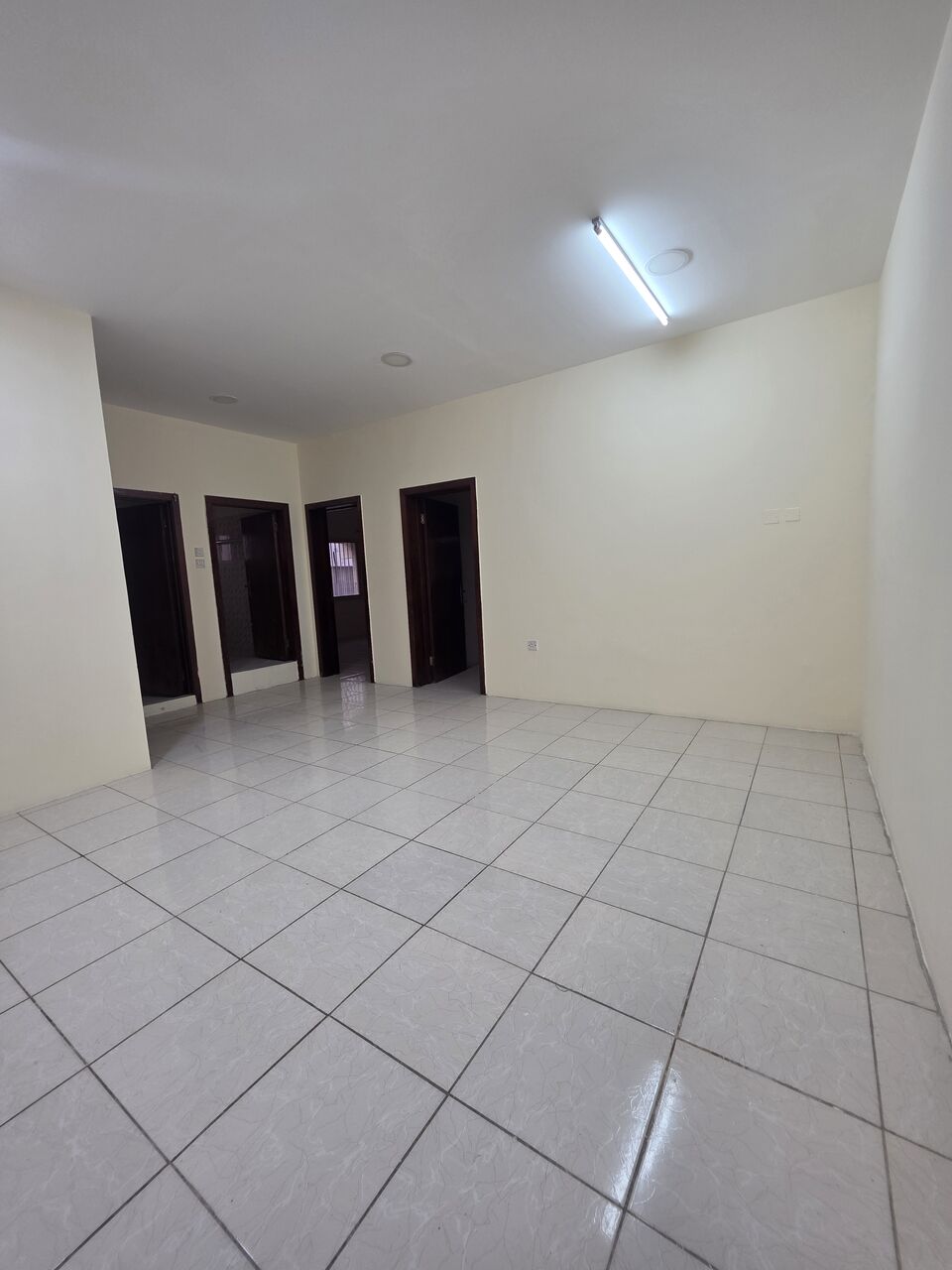 Manama, Apartments, Flats, Houses & Villas, BHD 240/month,  2 BR,  *2BATHROOM Hall Kitchen With Electricity No Limit