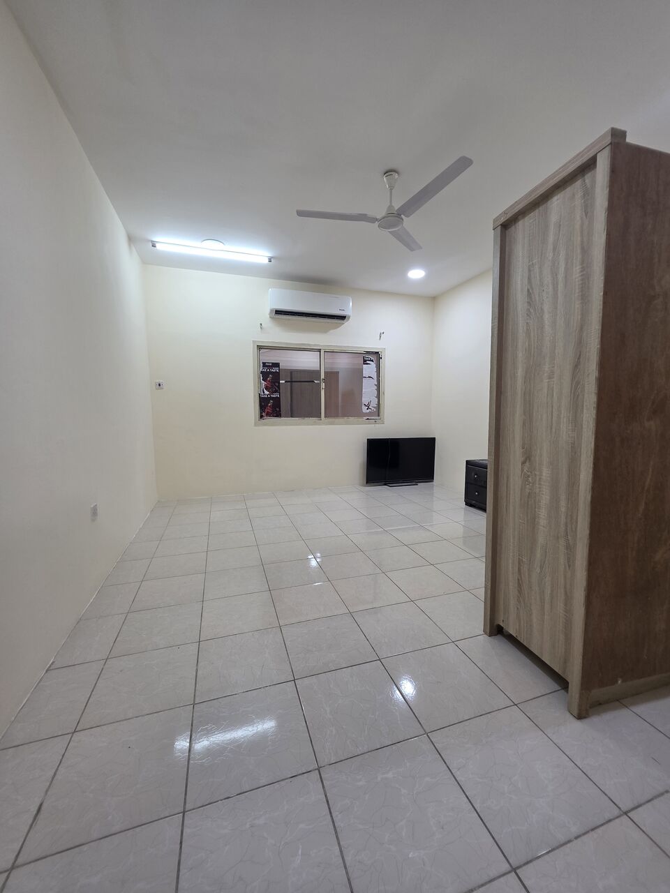 Manama, Apartments, Flats, Houses & Villas, BHD 240/month,  2 BR,  *2BATHROOM Hall Kitchen With Electricity No Limit