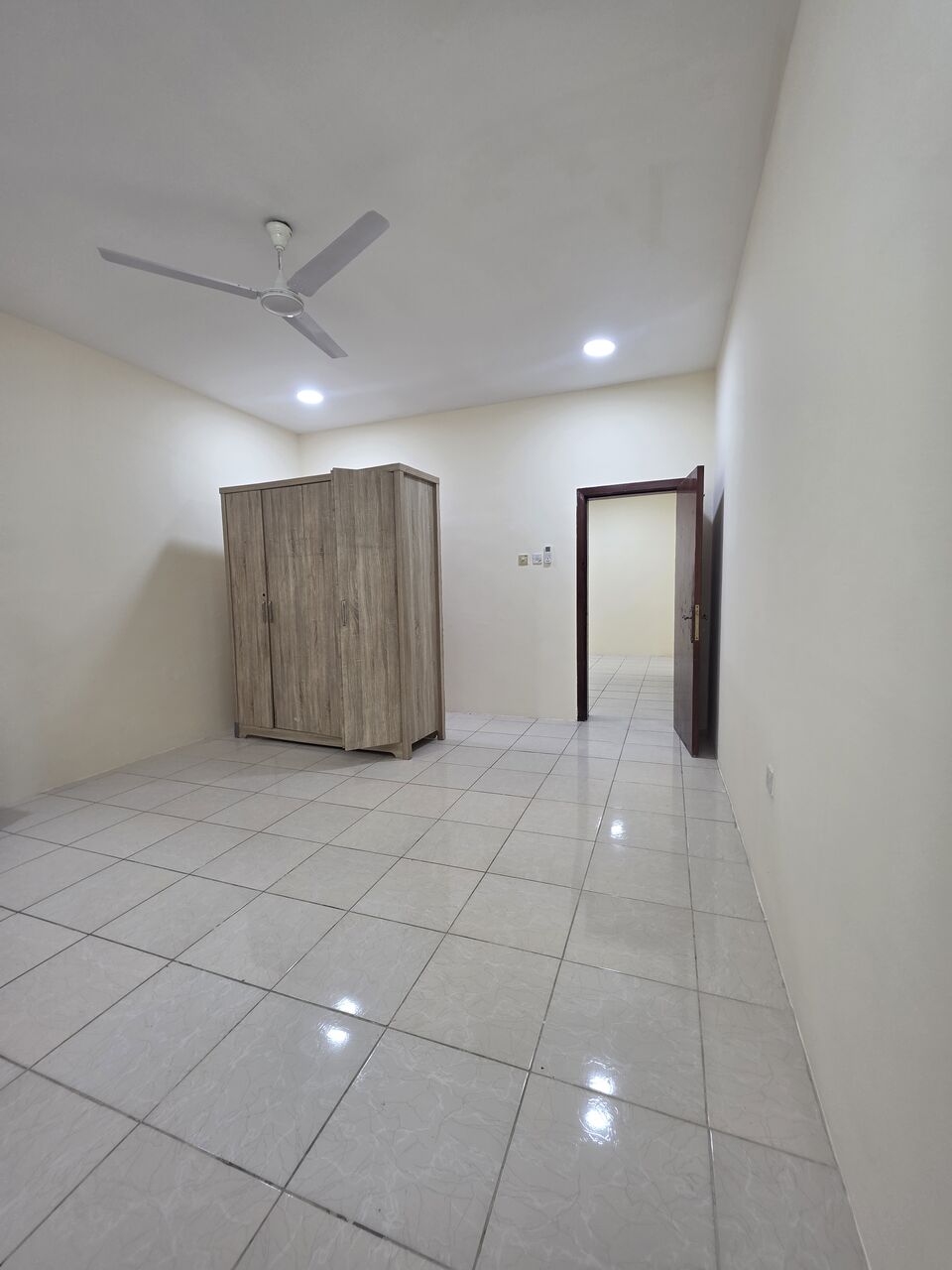 Manama, Apartments, Flats, Houses & Villas, BHD 240/month,  2 BR,  *2BATHROOM Hall Kitchen With Electricity No Limit