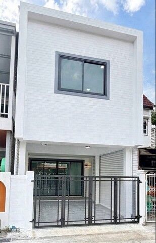 Bangkok, Real Estate For Sale, THB 2490000,  3 BR,  17 Sq. Feet,  ขาย ทาวน์เฮ้าส์ 2 ชั้น หมู่บ้านพรทิ
