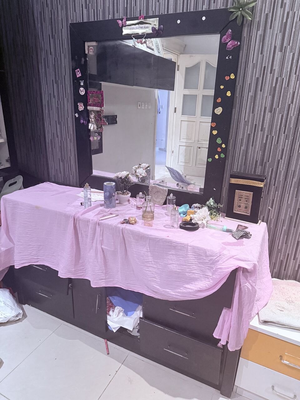 Naseem, Furniture, SAR 1500,  In Jeddah, Beautiful Master Bed Set With Mattress, Cupboard, TV Table And Majlis Side