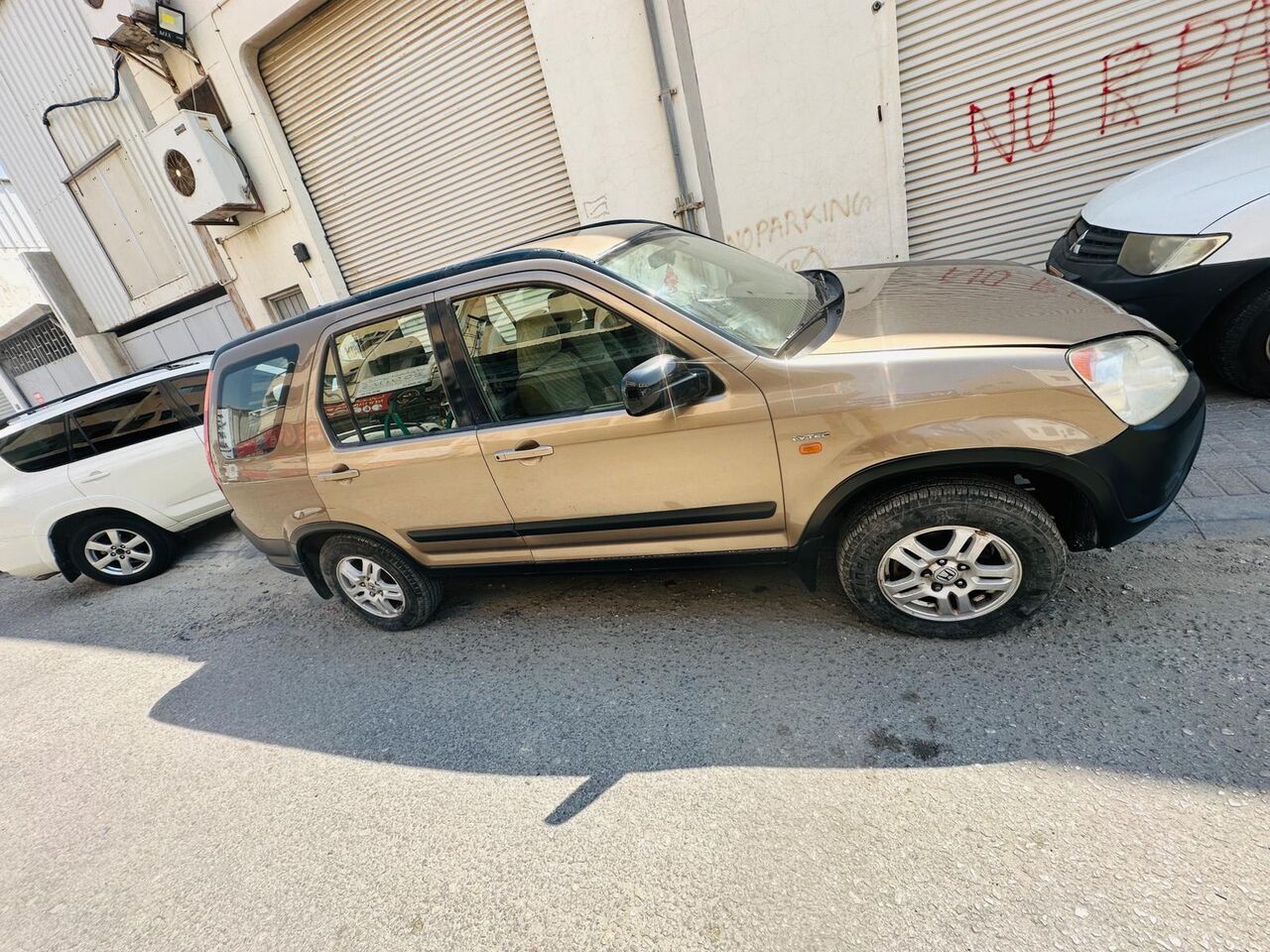 Manama, Vehicles, Cars & Trucks , BHD 900,  Honda CR-V,  2003,  Automatic,  4980000 KM,