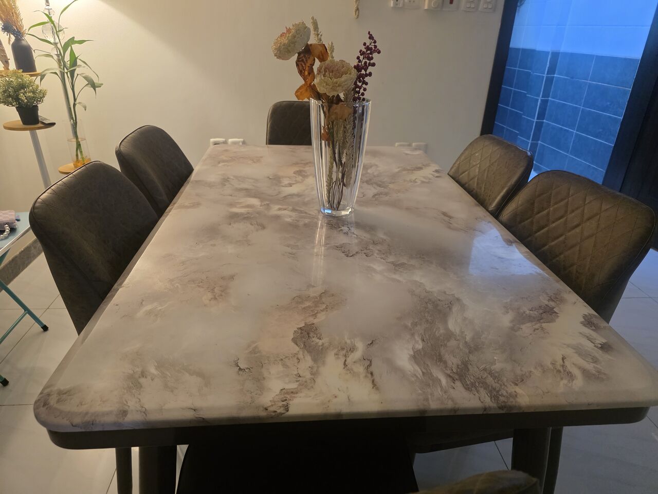 Jeddah, Household Items, SAR 900,  Dining Table With 6 Chairs In Good Condition Chairs Are Very Comfortable And No Damge