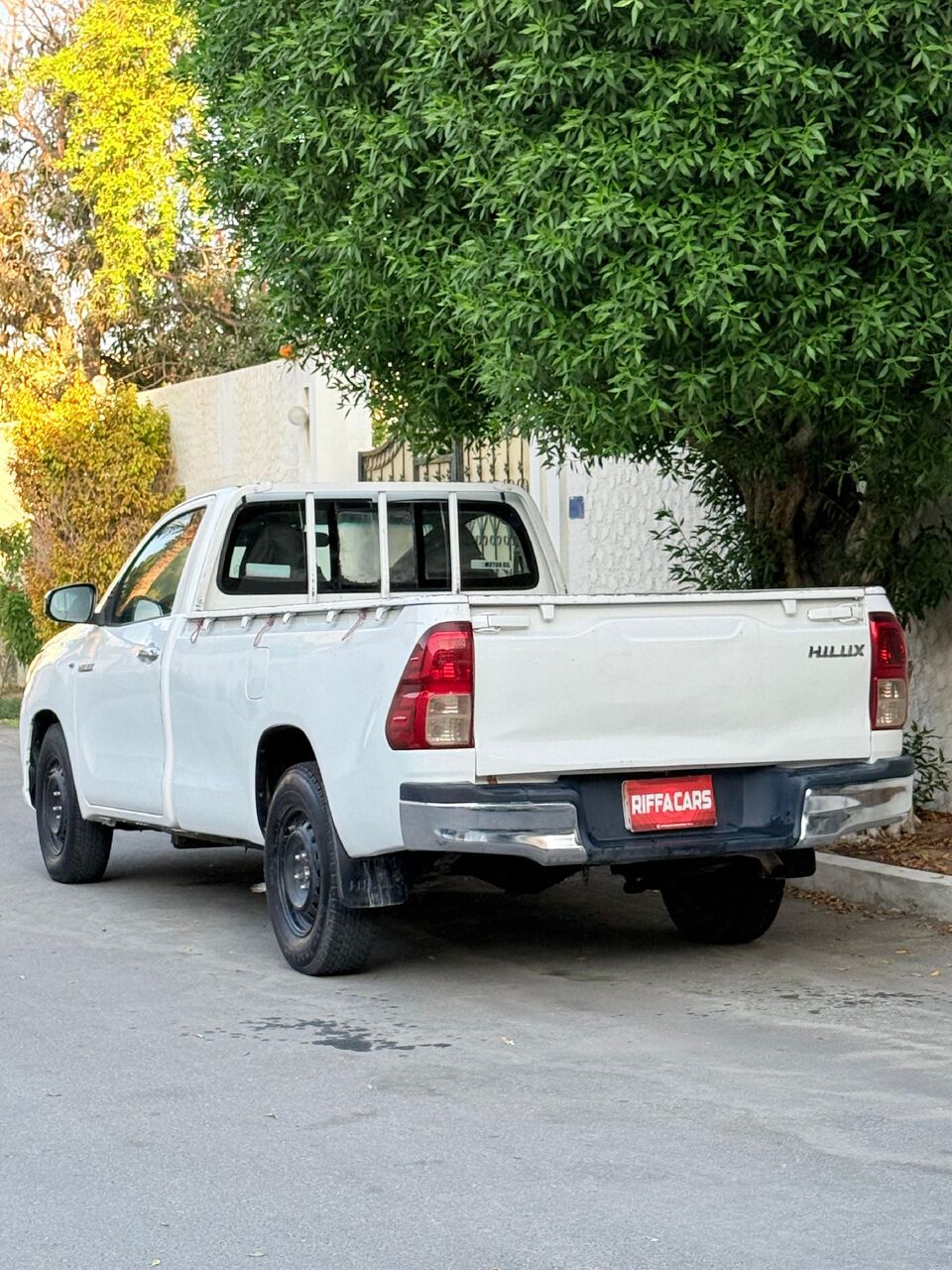 Manama, Vehicles, Cars & Trucks , BHD 4950,  Toyota Hilux,  2017,  Manual,  300000 KM,   SINGLE CABIN