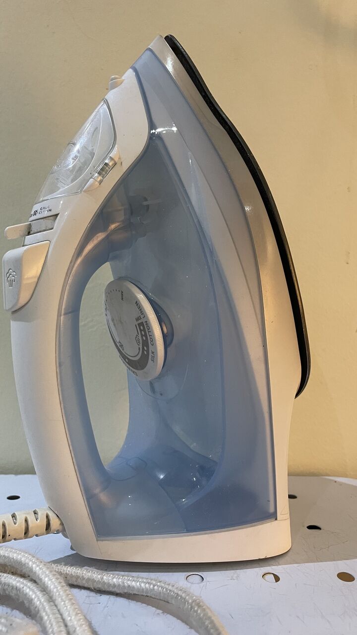 Al Khobar Al Shamalia, Electrical & Plumbing, SAR 16,  PHILIPS STEAM IRON (8 Months) And EXTENSION BOARD (2 Months Old)
