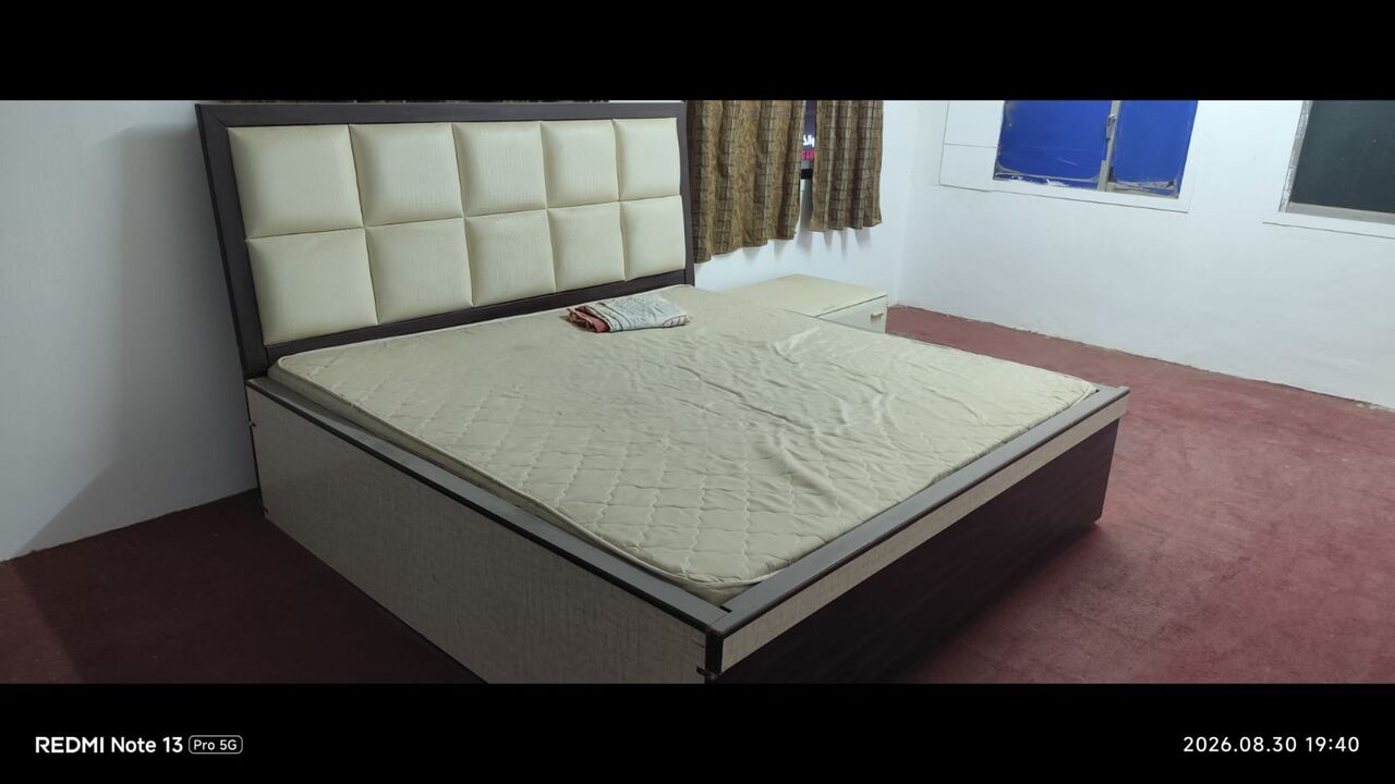 Al Malaz, Household Items, SAR 1200,  2 King Size Bed With Mattress, 1 Gas Stove 4 Burners, Washing Machine