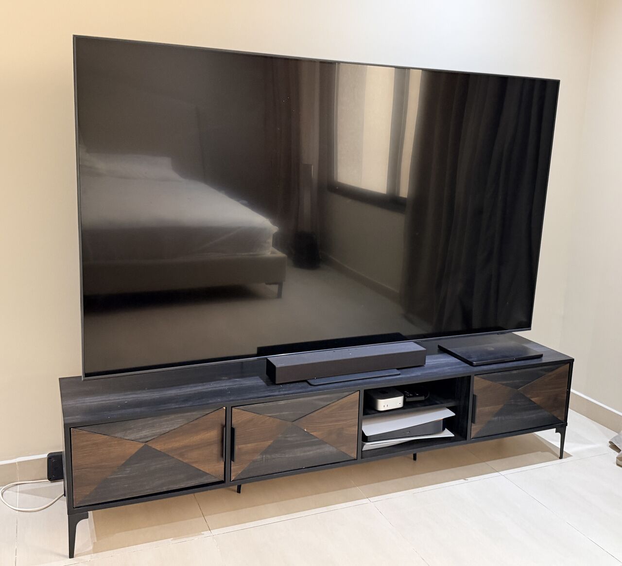 Riyadh, Appliances, SAR 1200,  LG 65&rdquo; Tv With Trolley
