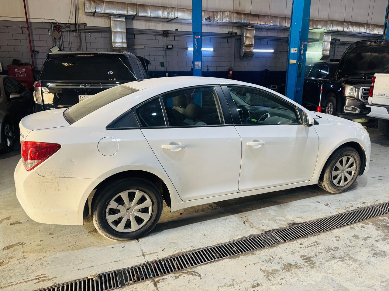 Riyadh, Vehicles, Cars & Trucks , SAR 13000,  Chevrolet Cruze 2013 LS (121,000KM) White,  2013,  Automatic,  121000 KM,  Chevrolet Cruze  LS