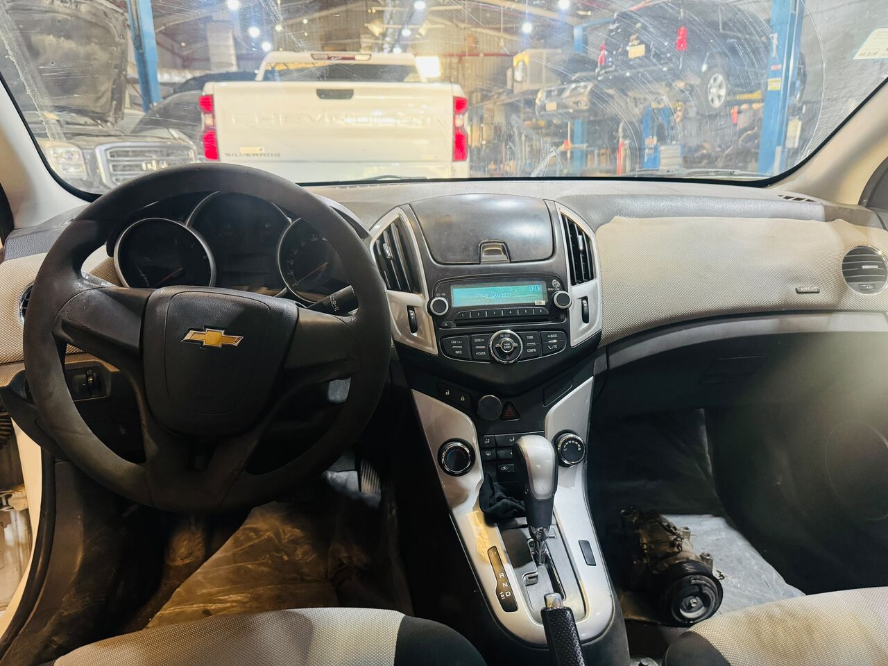 Riyadh, Vehicles, Cars & Trucks , SAR 13000,  Chevrolet Cruze 2013 LS (121,000KM) White,  2013,  Automatic,  121000 KM,  Chevrolet Cruze  LS