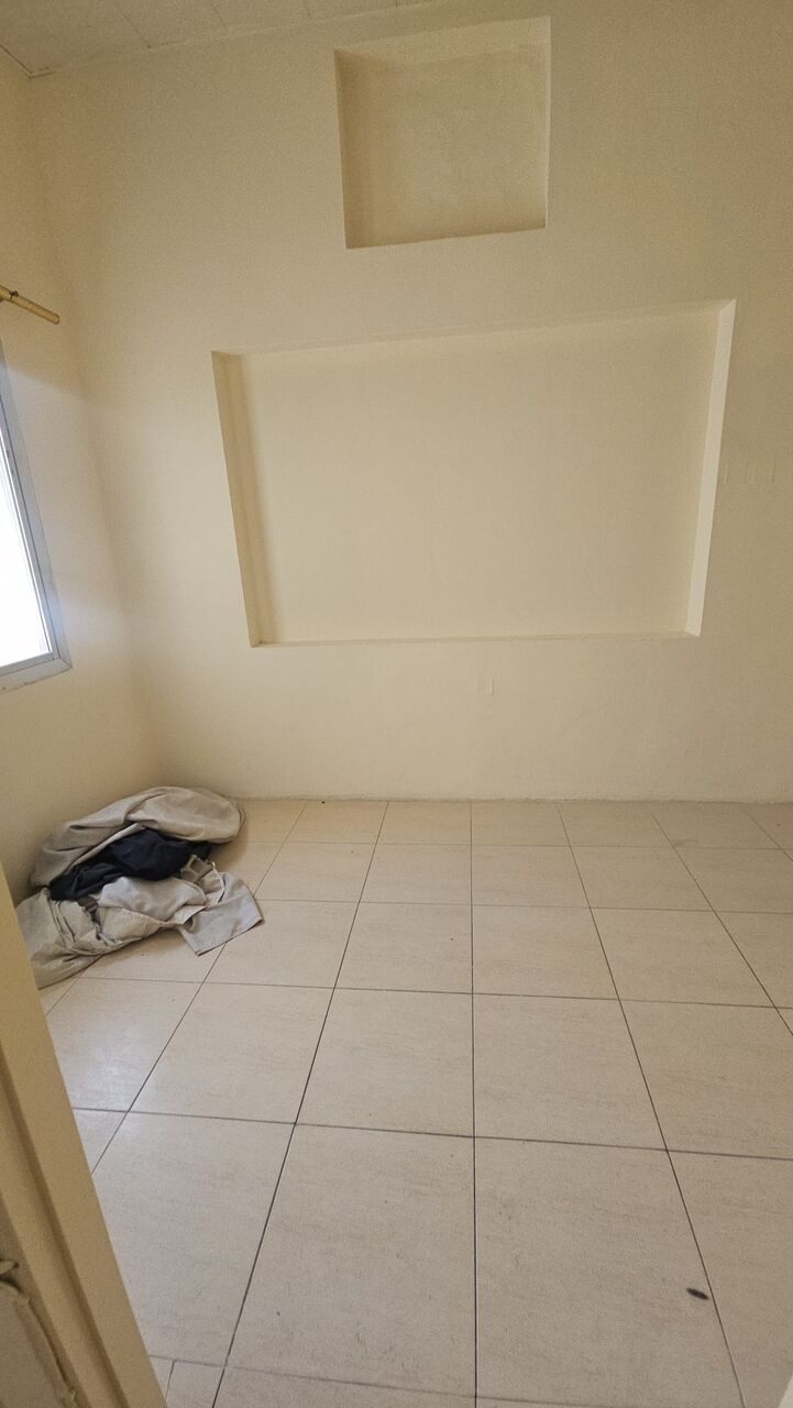 Salmaniya, Apartments, Flats, Houses & Villas, BHD 100/month,  1 BR,  1 Bedroom Unfurnished Flat For Rent Without Ewa
