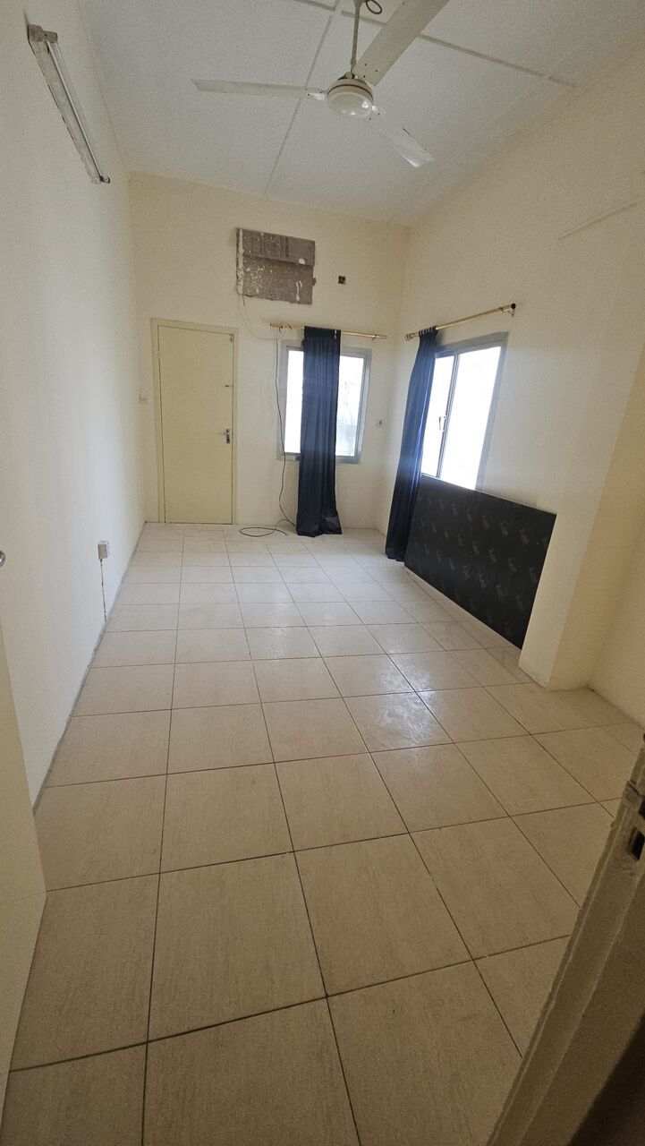 Salmaniya, Apartments, Flats, Houses & Villas, BHD 100/month,  1 BR,  1 Bedroom Unfurnished Flat For Rent Without Ewa