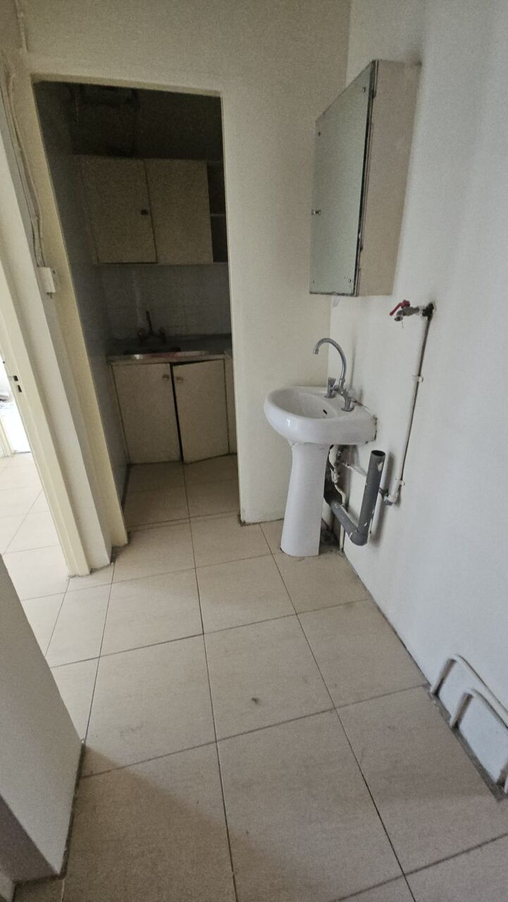 Salmaniya, Apartments, Flats, Houses & Villas, BHD 100/month,  1 BR,  1 Bedroom Unfurnished Flat For Rent Without Ewa