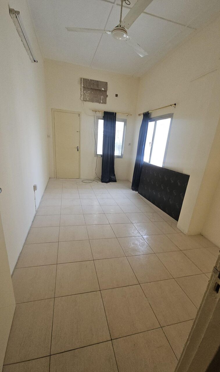 Salmaniya, Apartments, Flats, Houses & Villas, BHD 100/month,  1 BR,  1 Bedroom Unfurnished Flat For Rent Without Ewa