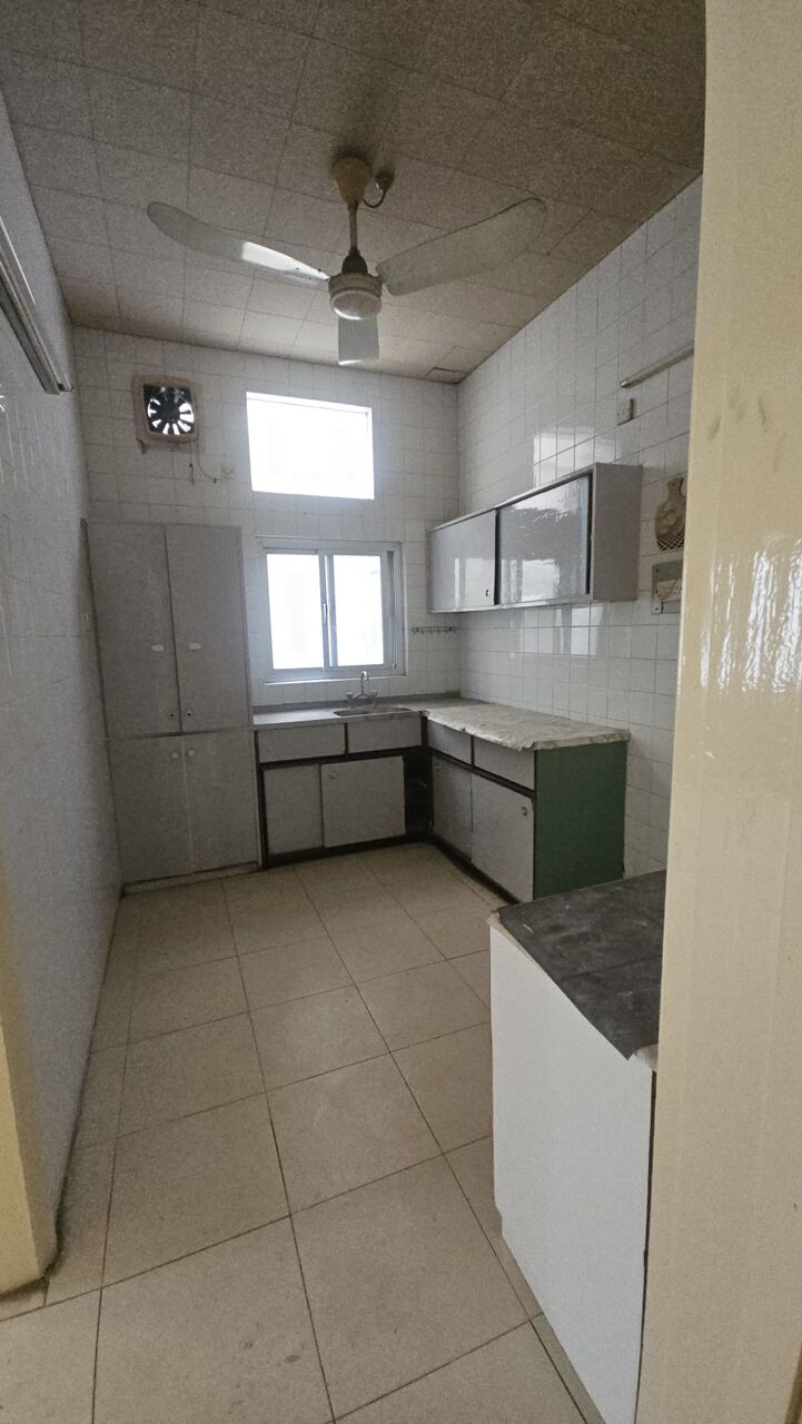 Salmaniya, Apartments, Flats, Houses & Villas, BHD 200/month,  3 BR,  3 Bedroom Unfurnished Flat For Rent Without Ewa