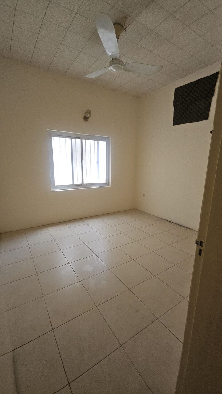 Salmaniya, Apartments, Flats, Houses & Villas, BHD 200/month,  3 BR,  3 Bedroom Unfurnished Flat For Rent Without Ewa
