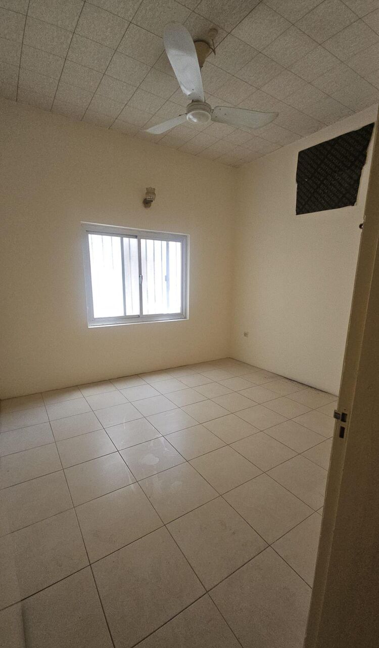 Salmaniya, Apartments, Flats, Houses & Villas, BHD 200/month,  3 BR,  3 Bedroom Unfurnished Flat For Rent Without Ewa