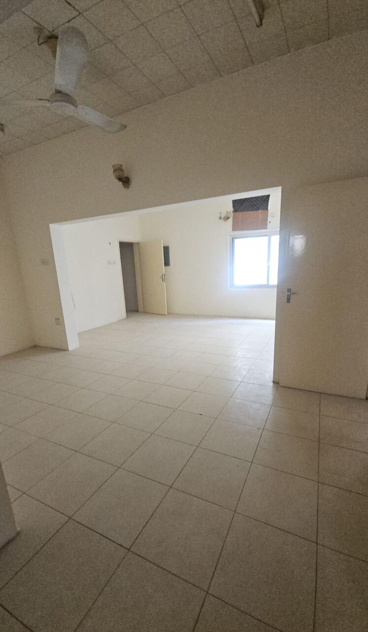 Salmaniya, Apartments, Flats, Houses & Villas, BHD 200/month,  3 BR,  3 Bedroom Unfurnished Flat For Rent Without Ewa