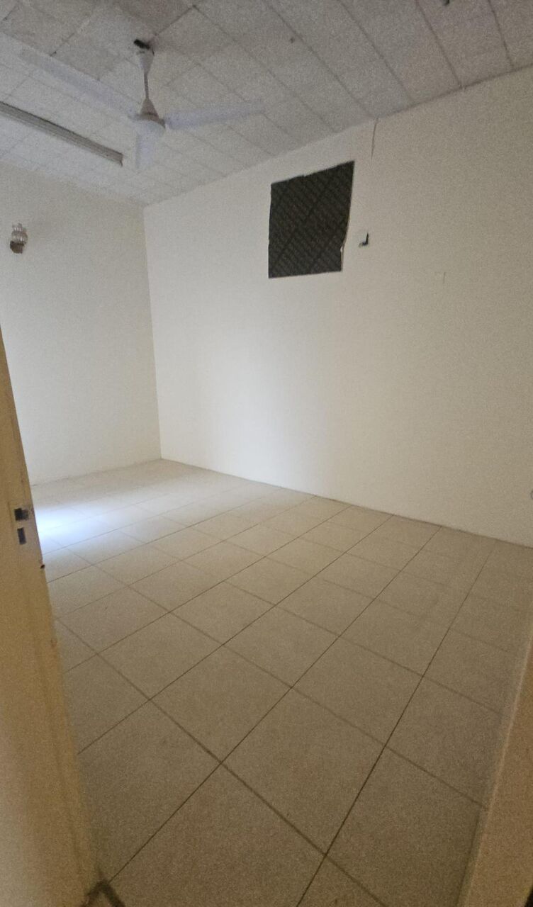 Salmaniya, Apartments, Flats, Houses & Villas, BHD 200/month,  3 BR,  3 Bedroom Unfurnished Flat For Rent Without Ewa