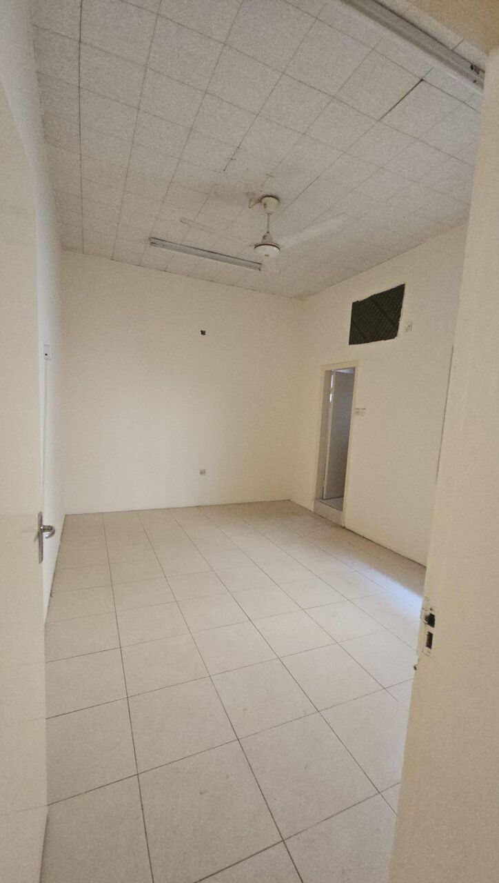Salmaniya, Apartments, Flats, Houses & Villas, BHD 200/month,  3 BR,  3 Bedroom Unfurnished Flat For Rent Without Ewa