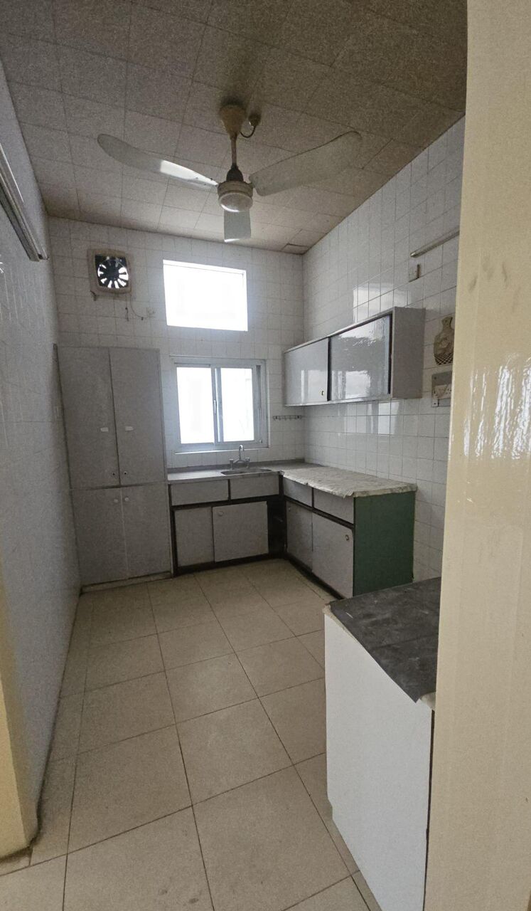 Salmaniya, Apartments, Flats, Houses & Villas, BHD 200/month,  3 BR,  3 Bedroom Unfurnished Flat For Rent Without Ewa