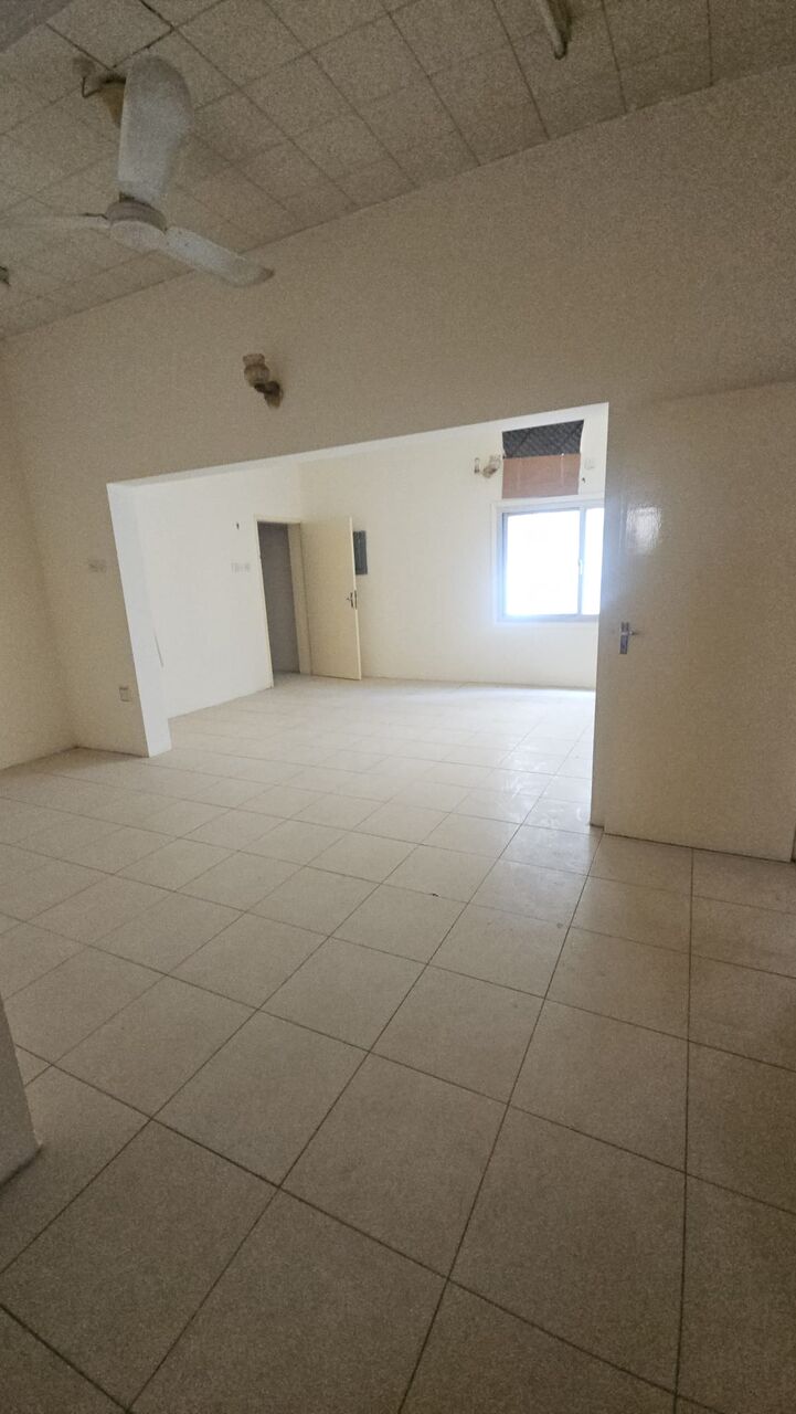 Salmaniya, Apartments, Flats, Houses & Villas, BHD 200/month,  3 BR,  3 Bedroom Unfurnished Flat For Rent Without Ewa