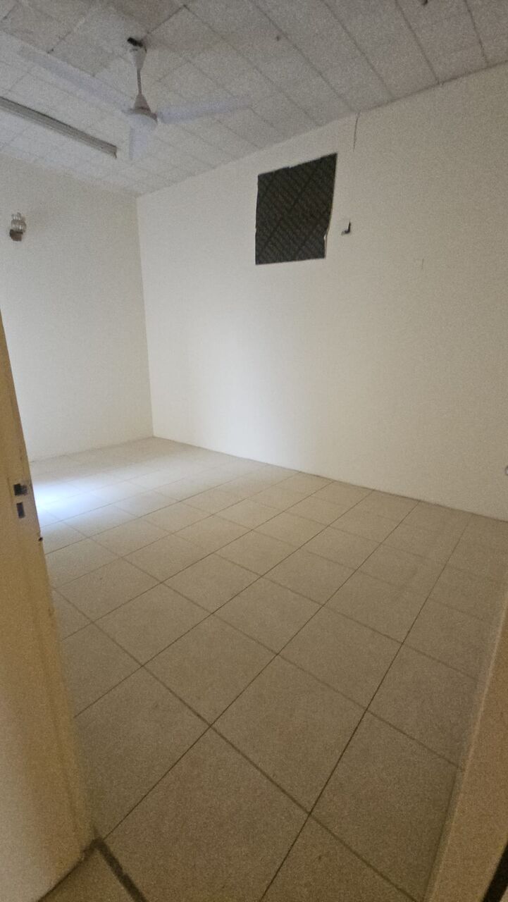 Salmaniya, Apartments, Flats, Houses & Villas, BHD 200/month,  3 BR,  3 Bedroom Unfurnished Flat For Rent Without Ewa