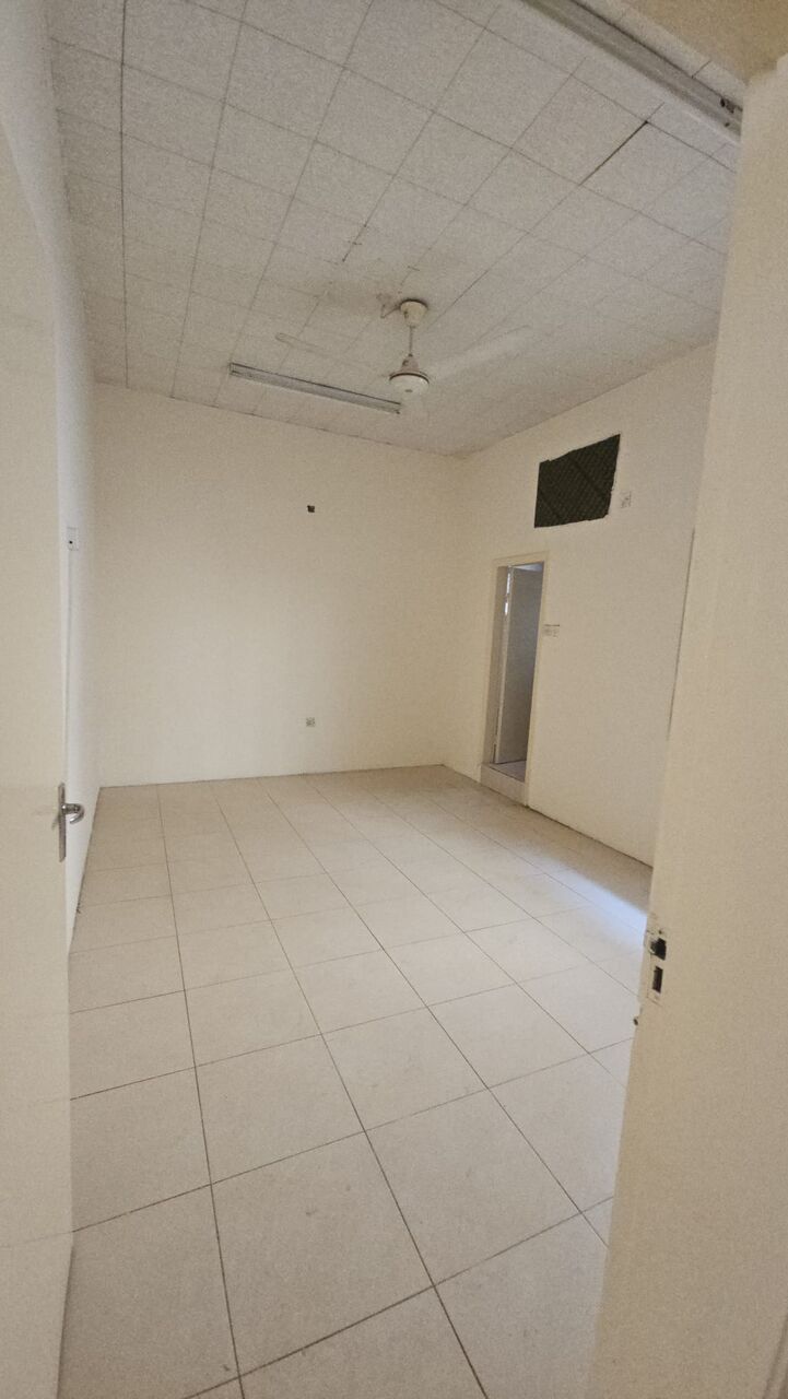 Salmaniya, Apartments, Flats, Houses & Villas, BHD 200/month,  3 BR,  3 Bedroom Unfurnished Flat For Rent Without Ewa