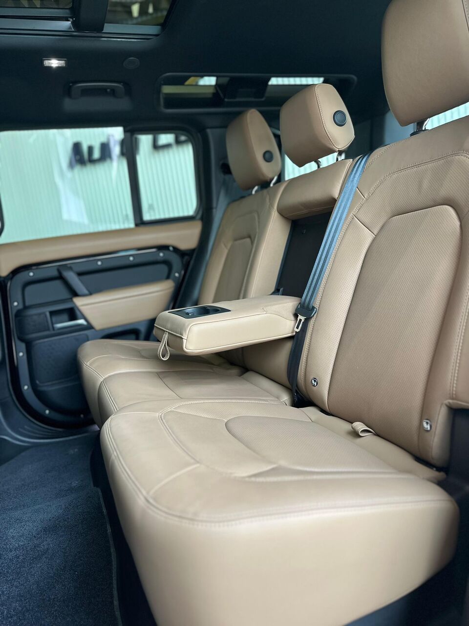 Riffa, Vehicles, Cars & Trucks , BHD 33500,  LAND ROVER DEFENDER P300 X-DYNAMIC SE V4 2025 BLACK,  2025,  Automatic,  22000 KM,