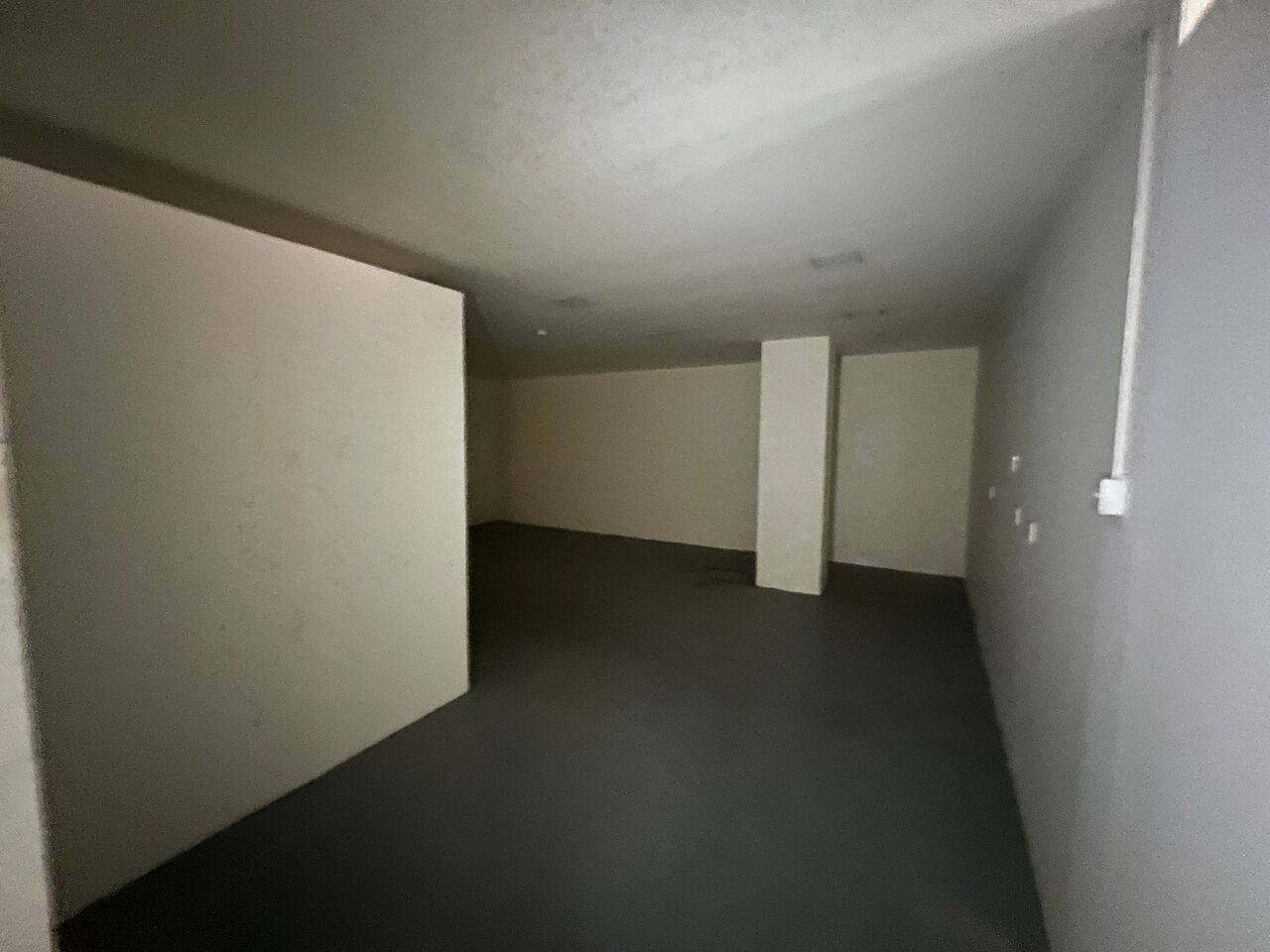 Budaiya, Shops, BHD 1750,  316 Sq. Meter,  Spacious Highway-Facing Showroom For Rent In Budaiya