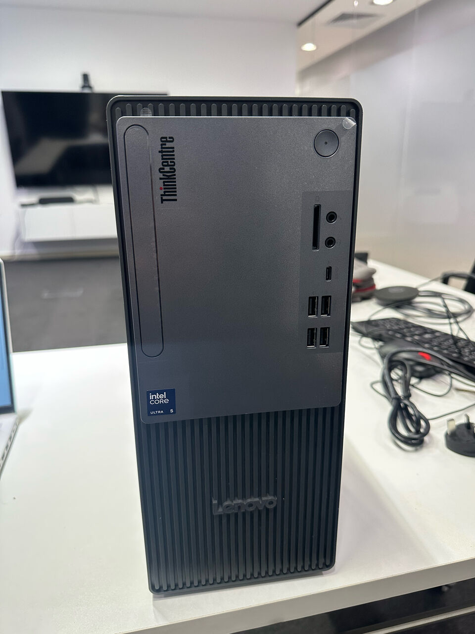 Riyadh, Computers, SAR 1800,  Selling A Lenovo ThinkCentre Neo 50t Gen 6 Desktop PC In Like-new Condition.