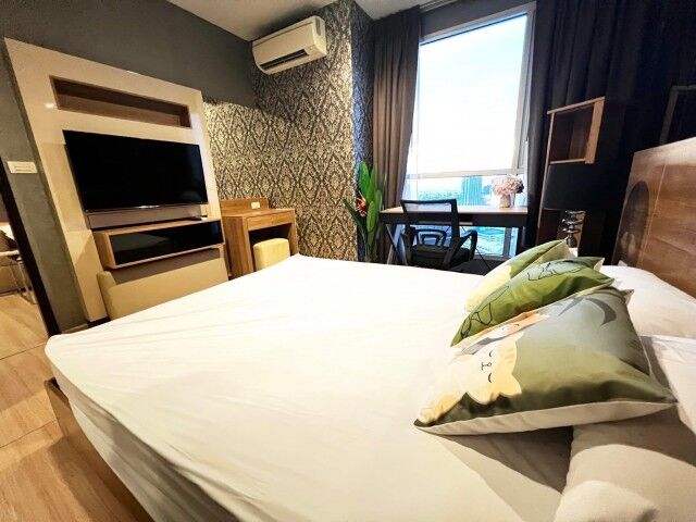 Bangkok, Villas, THB 28000,  45 Sq. Meter,  Rhythm Sathorn Spacious Beautiful Views 32nd Floor BTS Saphan Taksin
