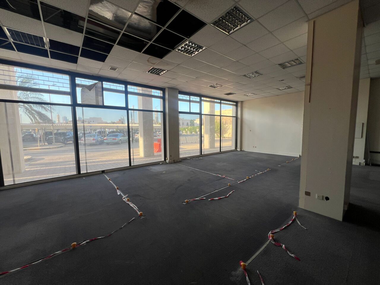 Salmaniya, Shops, BHD 3000,  700 Sq. Meter,  Showroom For Rent In Salmaniya | Highway Side