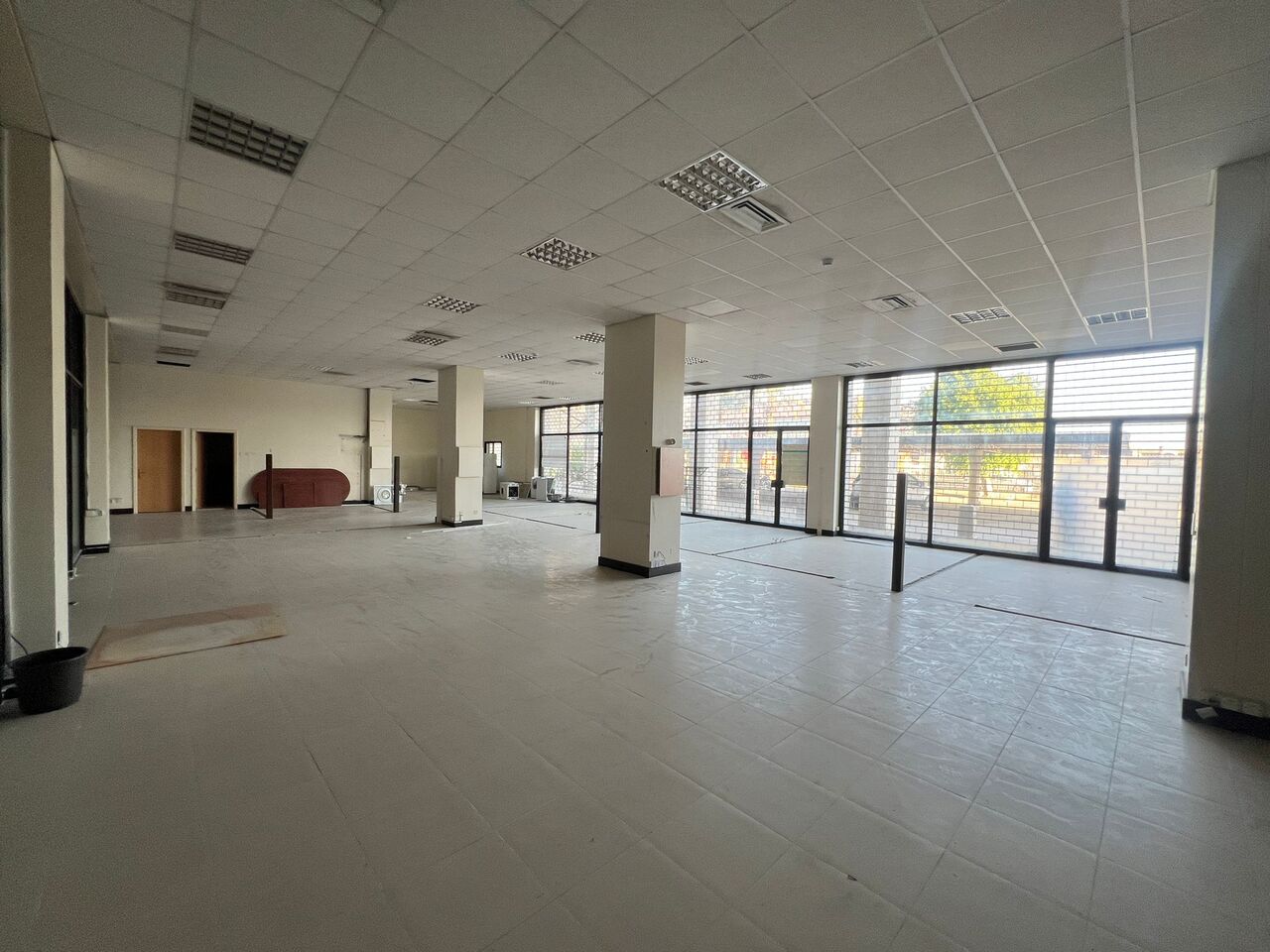 Salmaniya, Shops, BHD 3000,  700 Sq. Meter,  Showroom For Rent In Salmaniya | Highway Side