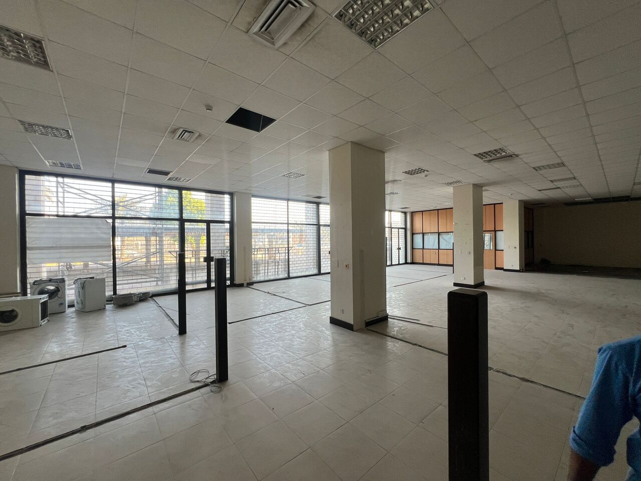 Salmaniya, Shops, BHD 3000,  700 Sq. Meter,  Showroom For Rent In Salmaniya | Highway Side