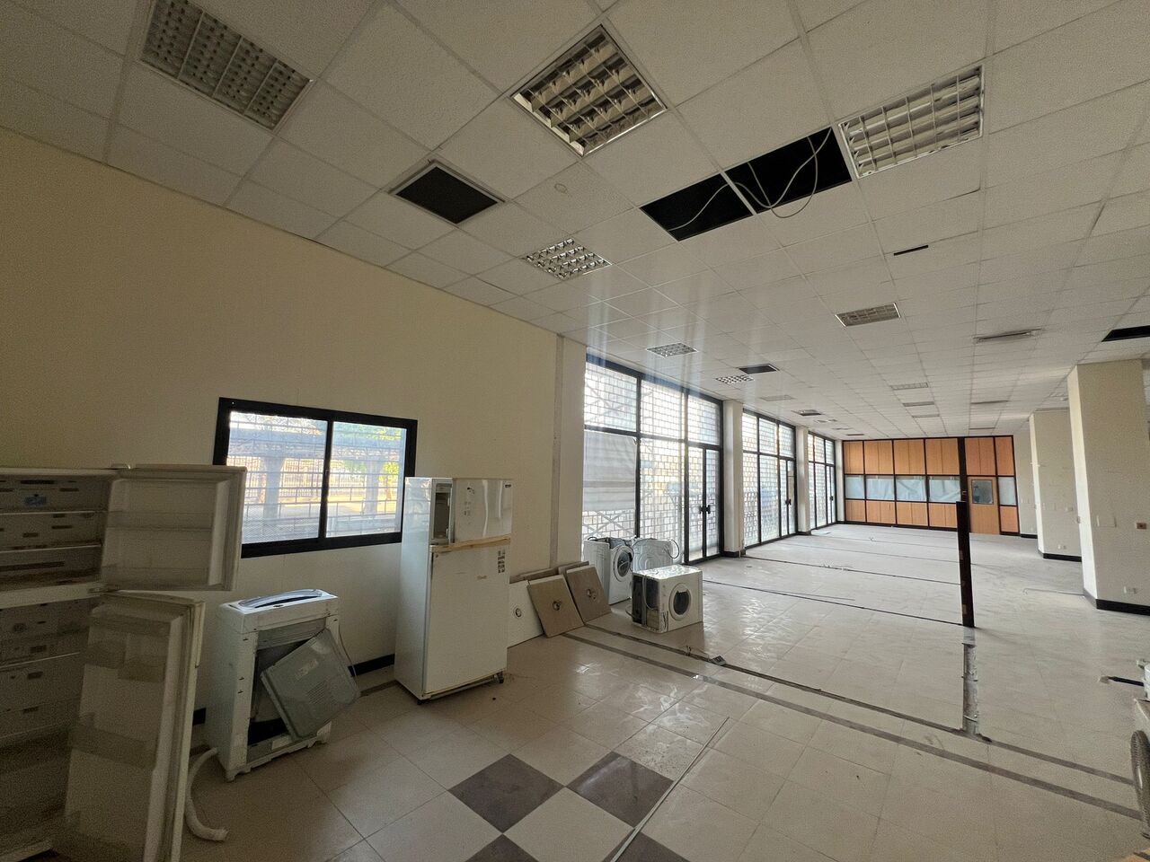 Salmaniya, Shops, BHD 3000,  700 Sq. Meter,  Showroom For Rent In Salmaniya | Highway Side