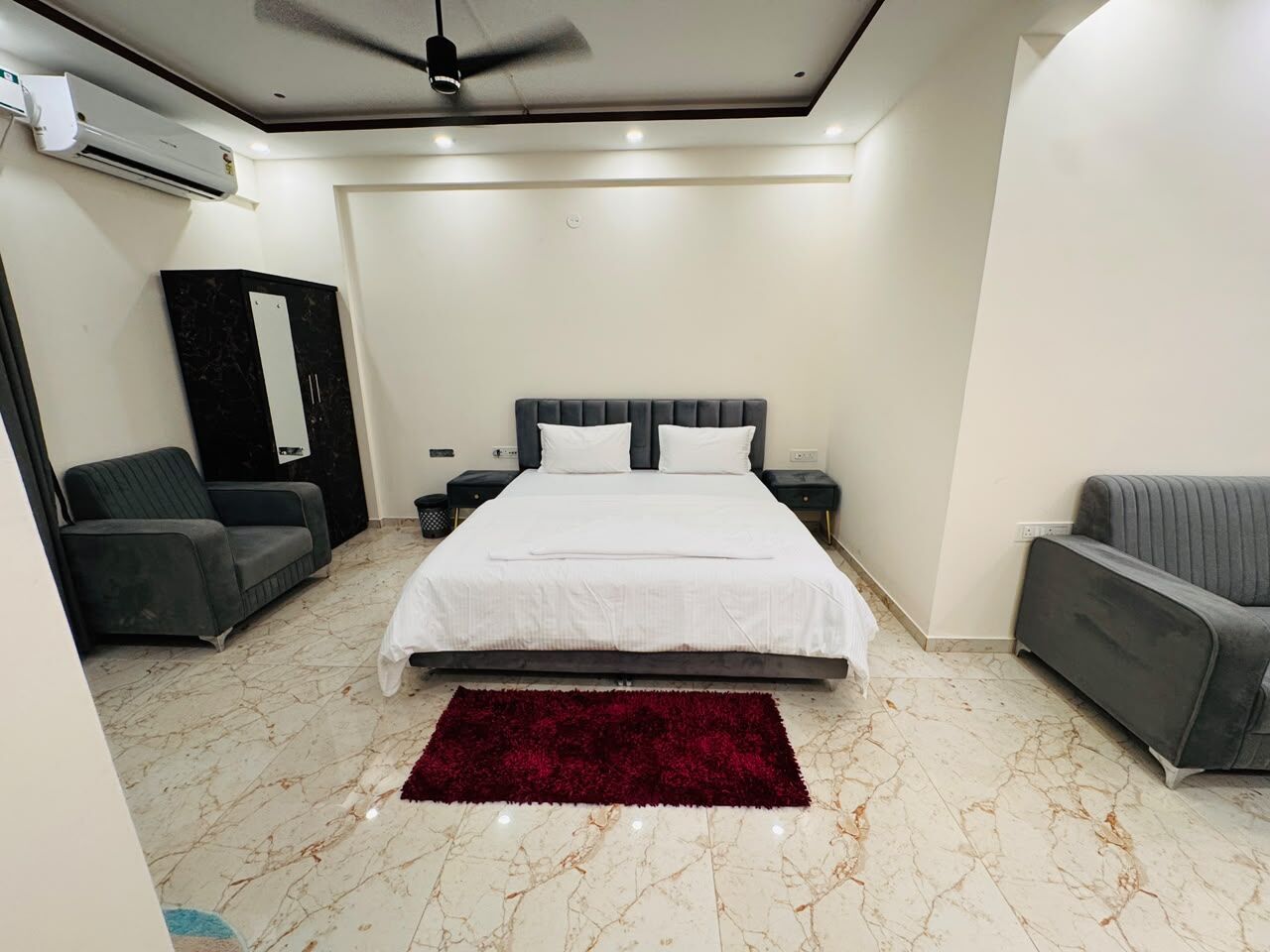 Bangalore, Rooms for Rent, INR 2000/day,  Furnished,  6500 Sq. Feet,  Emerald Signature Rooms & Serviced Apartment