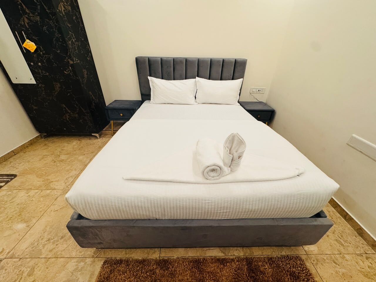 Bangalore, Rooms for Rent, INR 2000/day,  Furnished,  6500 Sq. Feet,  Emerald Signature Rooms & Serviced Apartment