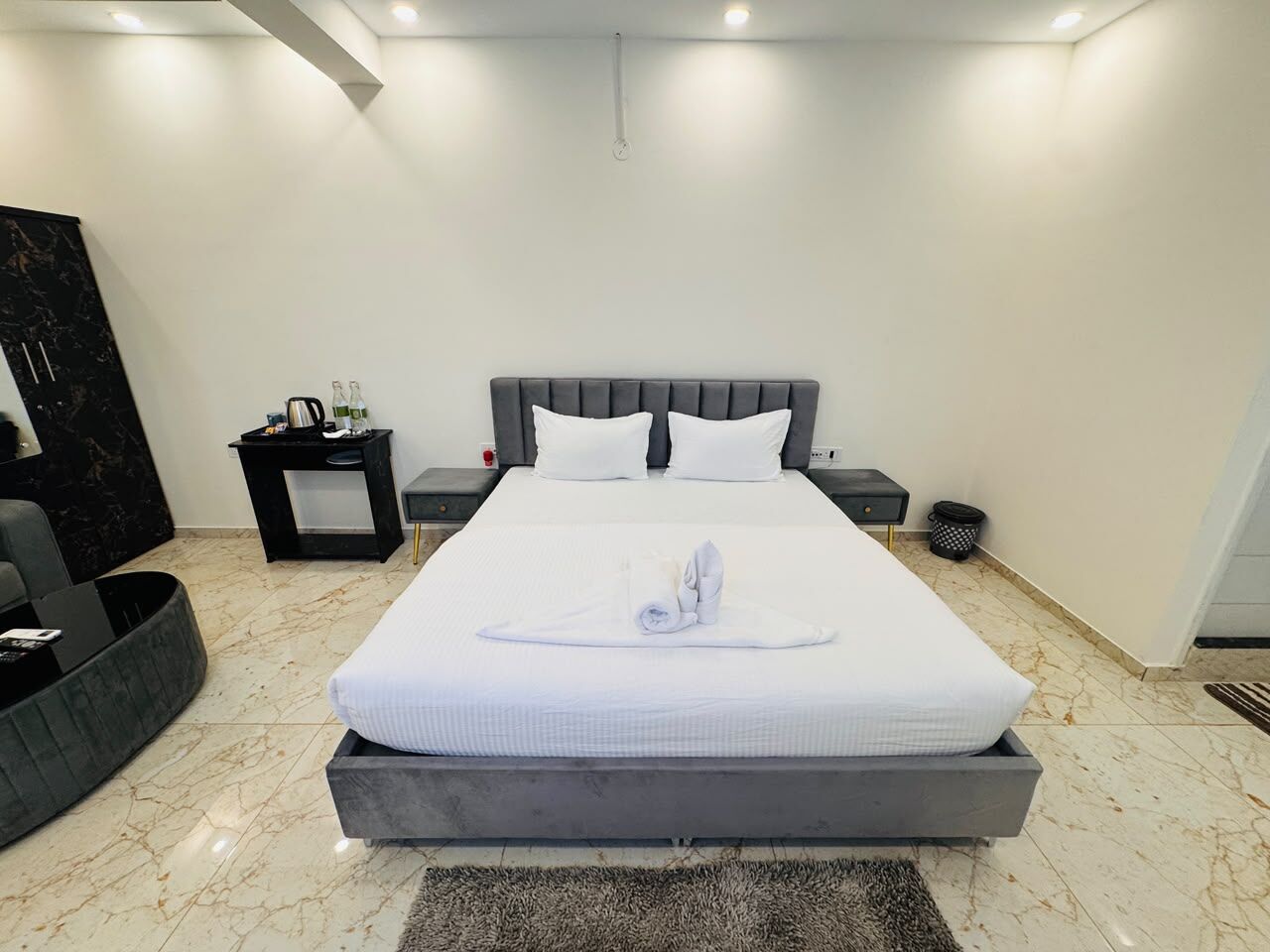 Bangalore, Rooms for Rent, INR 2000/day,  Furnished,  6500 Sq. Feet,  Emerald Signature Rooms & Serviced Apartment
