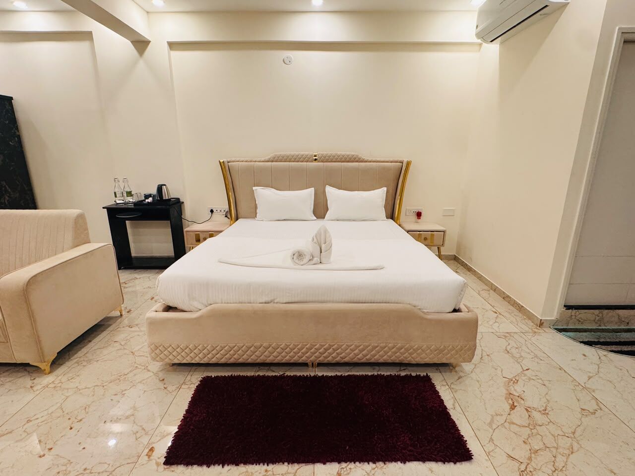 Bangalore, Rooms for Rent, INR 2000/day,  Furnished,  6500 Sq. Feet,  Emerald Signature Rooms & Serviced Apartment