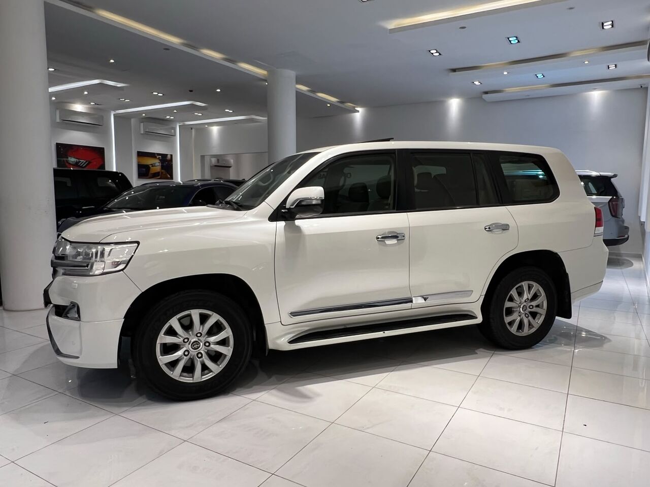 East Riffa, Vehicles, Cars & Trucks , BHD 12900,  Toyota Land Cruiser,  2018,  Automatic,  450000 KM,   GXR V8 MODEL  FOR SALE