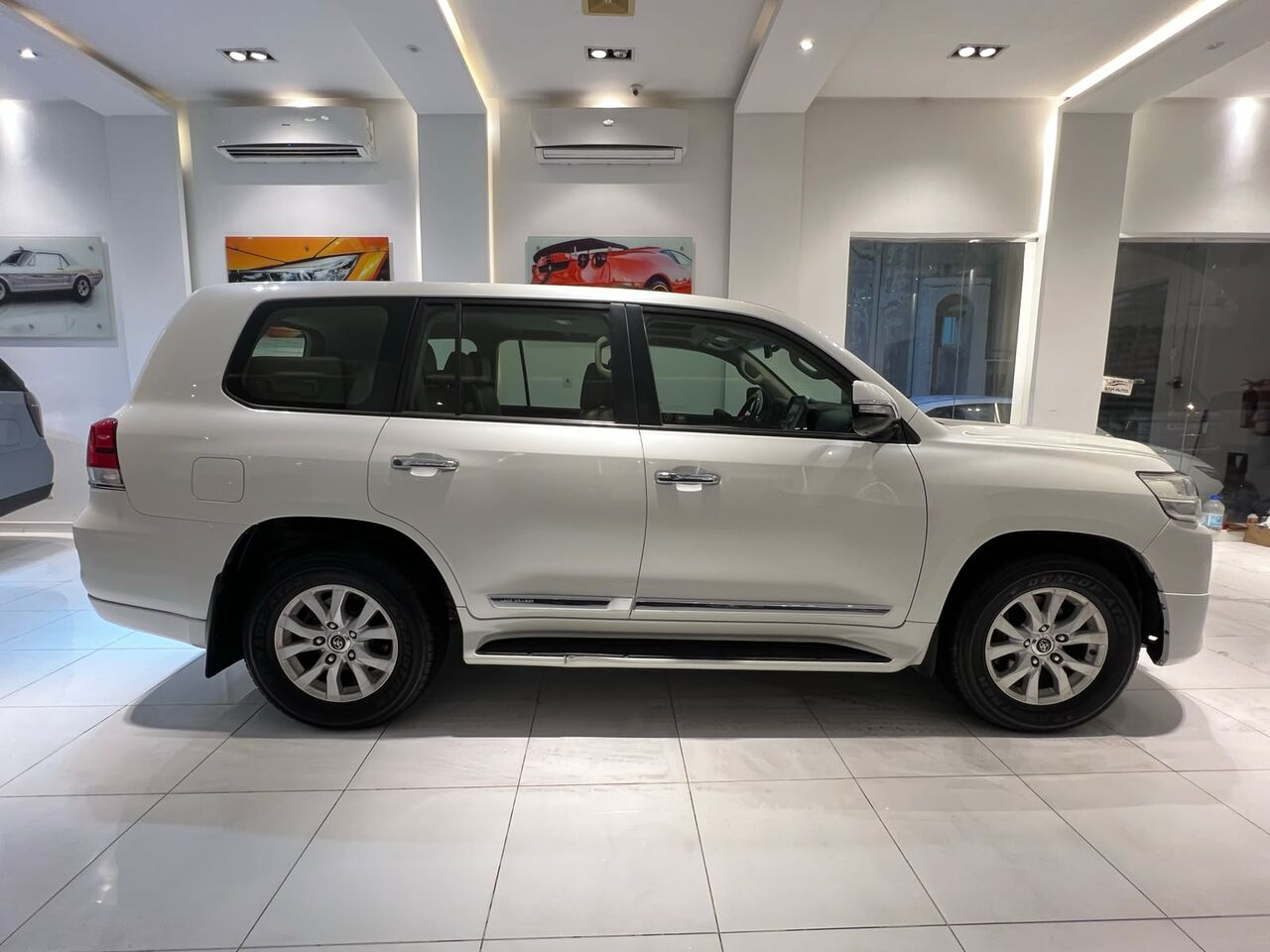 East Riffa, Vehicles, Cars & Trucks , BHD 12900,  Toyota Land Cruiser,  2018,  Automatic,  450000 KM,   GXR V8 MODEL  FOR SALE
