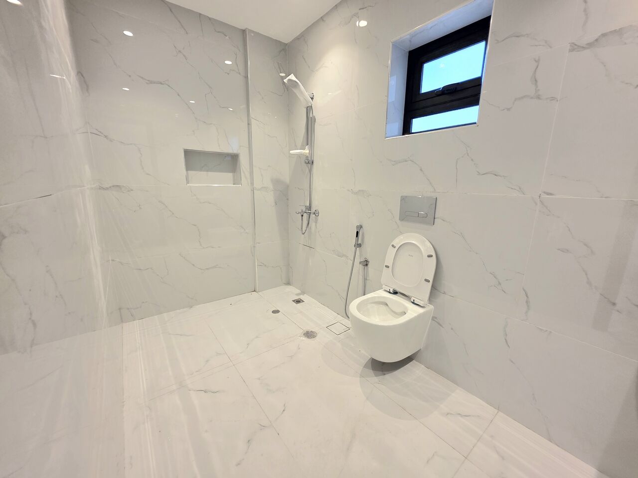Segaya, Apartments, Flats, Houses & Villas, BHD 330/month,  3 BR,  Spacious  3 Bedroom Semi Furnished Brand New Apartment For Rent.