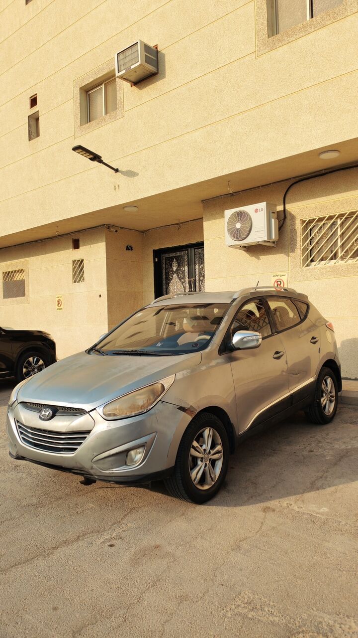 Riyadh, Vehicles, Cars & Trucks , SAR 18,  Hyundai Tucson,  2011,  Automatic,  366000 KM,    2.4L AWD