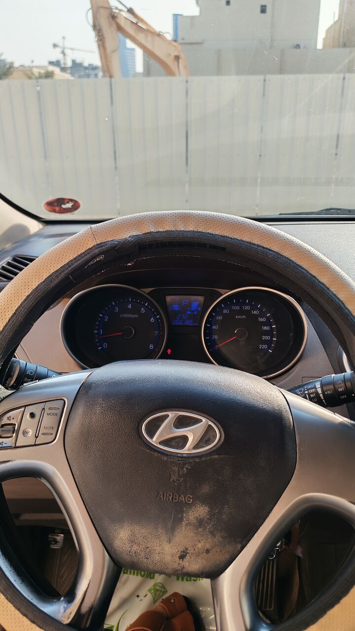 Riyadh, Vehicles, Cars & Trucks , SAR 18,  Hyundai Tucson,  2011,  Automatic,  366000 KM,    2.4L AWD